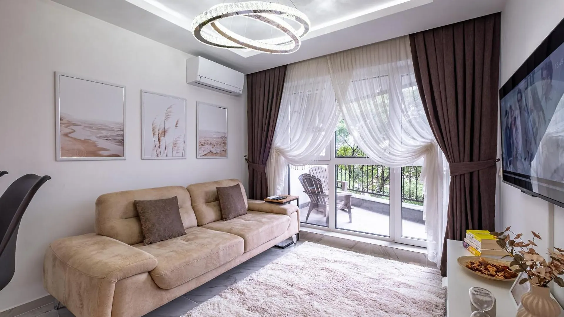 Boutique 1 Bedroom Apartment With Parking And Port View Varna