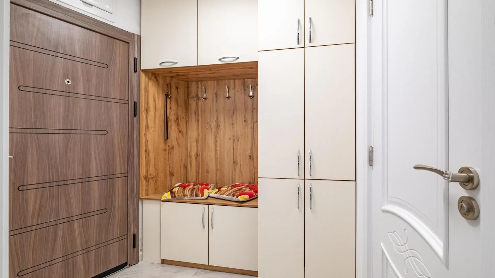Boutique 1 Bedroom Apartment With Parking And Port View Varna
