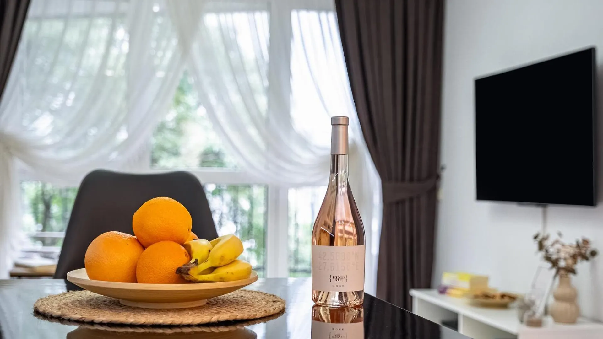 Boutique 1 Bedroom Apartment With Parking And Port View Varna