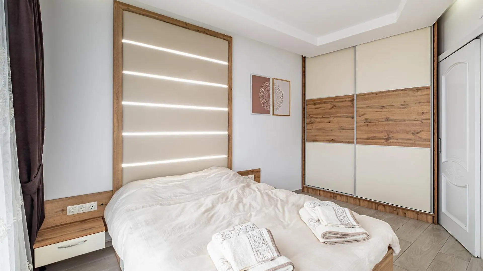 Boutique 1 Bedroom Apartment With Parking And Port View Varna