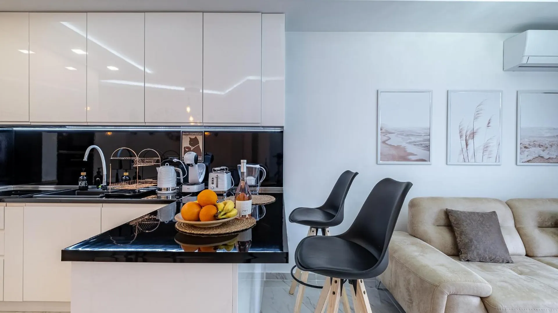 Boutique 1 Bedroom Apartment With Parking And Port View Varna 0*,