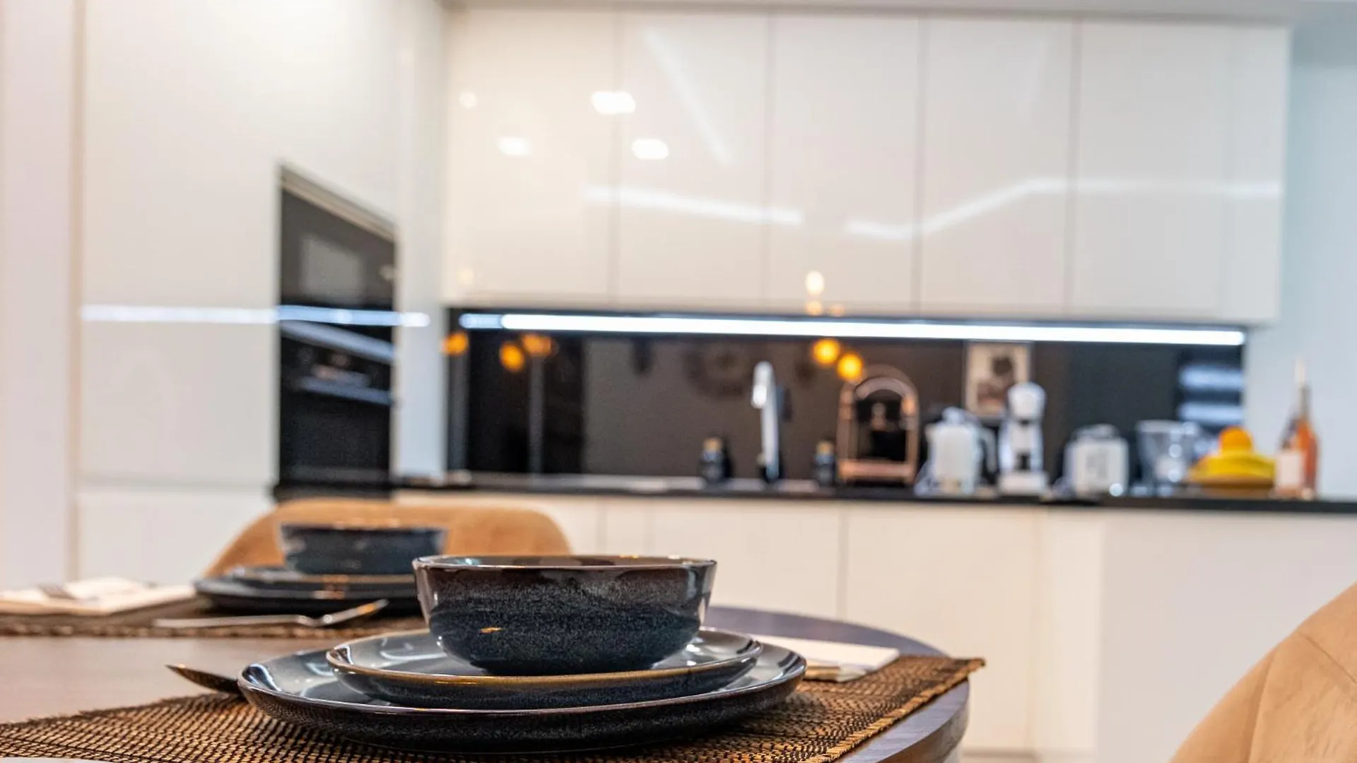 Boutique 1 Bedroom Apartment With Parking And Port View Varna