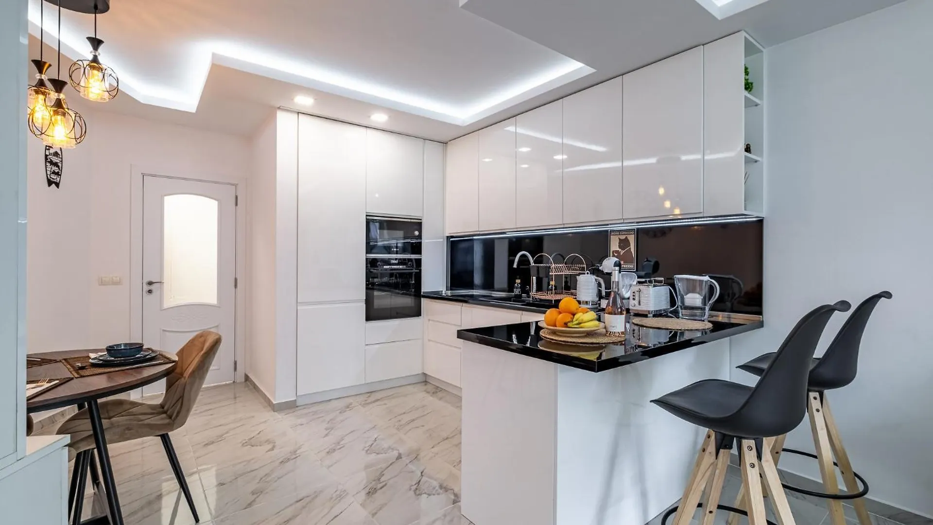 Boutique 1 Bedroom Apartment With Parking And Port View Varna